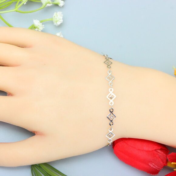 "Elegant & Trendy Bracelet, A Perfect Gift for Women, Thoughtful, VCH1779 - Picture 3 of 10